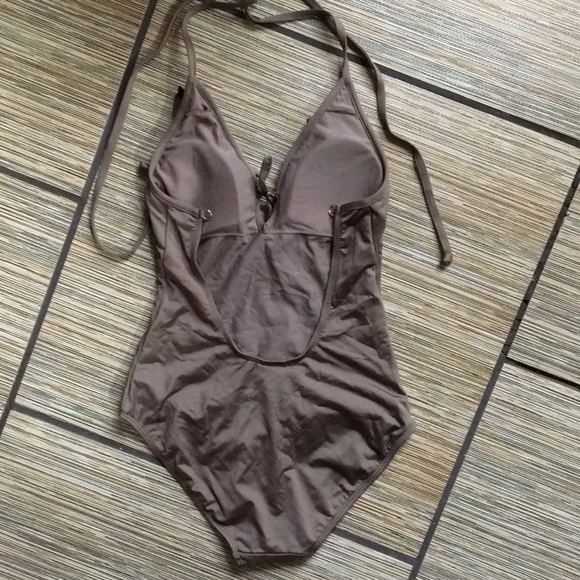 Old Navy one-piece swimsuit - Picture 4 of 5